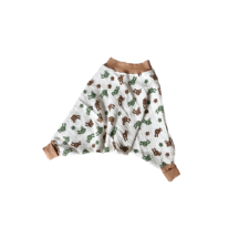 Kostenloses Schnittmuster & Nähanleitung für eine Hose aus Mullwindeln zum selber nähen