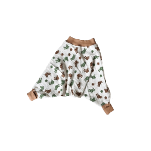 Kostenloses Schnittmuster & Nähanleitung für eine Hose aus Mullwindeln zum selber nähen