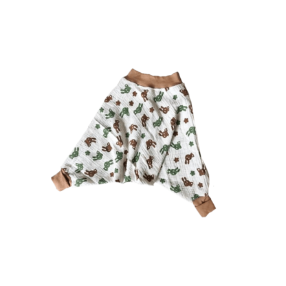 Kostenloses Schnittmuster & Nähanleitung für eine Hose aus Mullwindeln zum selber nähen